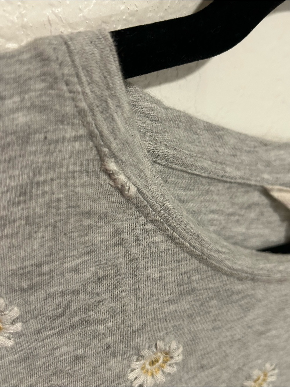 Lucky Brand Heather Gray Embroidered Daisy Tee Size Medium Casual Boho Mom Wear - Picture 4 of 5
